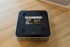 Sauber verarbeitet und portabel: Mit nur 0,5 Kilogramm wirkt der A8 robust und solide, und fürs Aufrüsten reicht es, die vier Schrauben unter den Gummifüßen zu lösen und die Bodenplatte abzunehmen. (Foto: Testsieger.de).