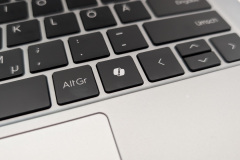 Die Tastenanordnung ist grundsätzlich sinnvoll, einzelne Positionen können anfangs aber zu Fehleingaben führen. (Foto: Testsieger.de).