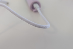 Hochwertiges Kabel: Das mitgelieferte USB-C-Kabel ist textilummantelt und macht einen robusten Eindruck – ideal für den Alltag. (Foto: Testsieger.de)