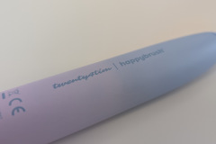 Zielgruppe im Fokus: Der Schriftzug „twenty4tim“ auf der Rückseite zeigt die Kooperation mit dem Influencer – ein klares Statement für junge Käufer:innen. (Foto: Testsieger.de)