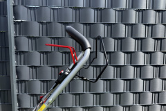 Der gummierte Führungsholm liegt angenehm in der Hand und ist höhenverstellbar. (Foto: Testsieger.de)