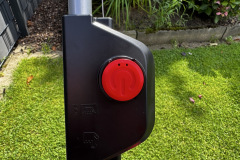 Die Einschalttaste in Kombination mit dem Startgriff sorgt für sichere Bedienung. (Foto: Testsieger.de)