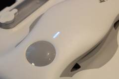 Hutt W8 Fensterputzroboter: Nahaufnahme Griffe