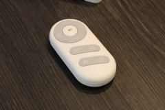 Hutt W8 Fensterputzroboter: Kompakte Fernbedienung