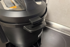 Die stabilen Griffe und das solide Kunststoffgehäuse machen den Instant Pot alltagstauglich und einfach zu handhaben. (Foto: Testsieger.de).