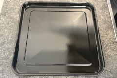 Das emaillierte Backblech eignet sich für Kuchen, Aufläufe oder größere Mengen Pommes. (Foto: Testsieger.de)