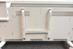 Die Rückseite zeigt die Wandmontage-Vorrichtungen – alternativ kann die Heizung auch mobil genutzt werden. (Foto: Testsieger.de)