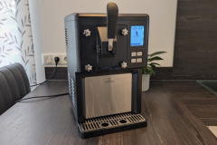 Mit guter Verarbeitung, einfacher Bedienung und cremigen Ergebnissen bringt die Maschine Eisdielen-Feeling in die Küche. (Foto: Testsieger.de)