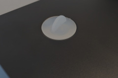 Der Deckel verschließt die Einfüllöffnung zuverlässig – beim Betrieb sollte er stets fest eingesetzt sein. (Foto: Testsieger.de)