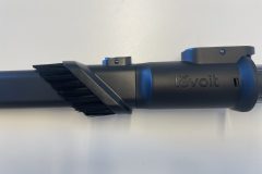 Dieser Detailblick zeigt den 2-in-1-Aufsatz des Levoit LVAC-300 mit ausziehbarer Bürste, der sich ideal für die Reinigung von Ritzen, Ecken und empfindlichen Oberflächen eignet. (Foto: Testsieger.de)