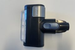 Diese spezielle Mini-Motorbürste ist für die gründliche Reinigung von Polstern, Matratzen und Tierhaaren konzipiert, was den Levoit LVAC-300 zu einem vielseitigen Helfer im Haushalt macht. (Foto: Testsieger.de)