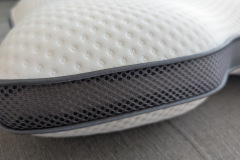 Das umlaufende Belüftungsgitter sorgt für gute Luftzirkulation und trägt zu einem angenehmen Schlafklima bei. (Foto: Testsieger.de)