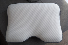 Die Form stützt den Kopf stabil, ohne einzuengen – optimal für Rückenschläfer. (Foto: Testsieger.de)