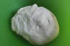 Beim Kneten spielt der Meisterkoch seine Stärke aus und liefert auch bei großer Teigmenge eine spürbar geschmeidige Konsistenz. (Foto: Testsieger.de)