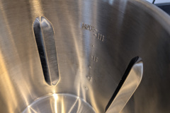 Mit 4,7 Litern Gesamtvolumen und klarer Markierung ist der Edelstahlbehälter großzügig ausgelegt praktisch nutzbar sind 3 Liter. (Foto: Testsieger.de)