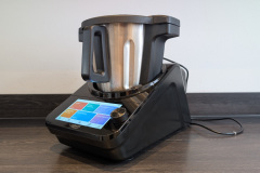 Die Verarbeitung wirkt sauber und robust auch wenn der Kunststoff nicht überall einen echten Premium Eindruck hinterlässt. (Foto: Testsieger.de)