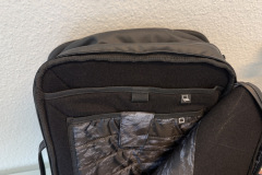 Im separat zugänglichen Work Fach finden Laptop, Unterlagen und Kleinteile übersichtlich ihren Platz. (Foto: Testsieger.de)