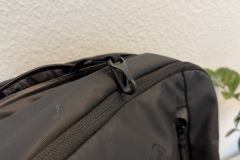 Ein Haken im Innenraum ermöglicht es, den Schlüsselbund im Alltag sicher  zu befestigen. (Foto: Testsieger.de)