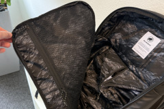 Das Netzfach bietet zusätzlichen Stauraum für eine Mappe oder einen Collegeblock. (Fot