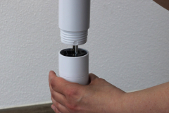 Die Montage der Stangenelemente erfolgt einfach per Schraubmechanismus. (Foto: Testsieger.de)