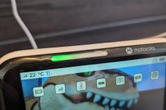 Wichtige Statusinformationen wie Temperatur und Akkustand bleiben direkt im Blick, was die Bedienung im Alltag angenehm praktisch macht. (Foto: Testsieger.de).