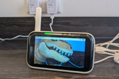 Der frei aufstellbare Monitor punktet mit großem Display und macht das System im Alltag angenehm flexibel. (Foto: Testsieger.de).