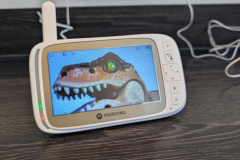 Das Display zeigt zuverlässig, was im Kinderzimmer passiert, auch wenn die Bildqualität im Test sichtbar grobkörnig bleibt. (Foto: Testsieger.de)