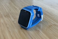 Die beiliegende Schutzfolie schützt das Display zuverlässig vor Kratzern und ist im Kinderalltag ein echter Pluspunkt für die Langlebigkeit der Uhr. (Foto: Testsieger.de)