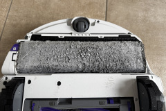 Statt Mopps setzt der Flow auf eine Walze, die Druck auf den Boden ausübt – frische Flecken entfernt er zuverlässig. (Foto: Testsieger.de)