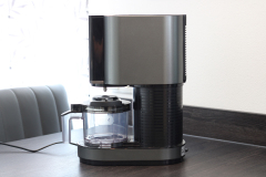 Die Creami ähnelt vom Design einer klassischen Filterkaffeemaschine. Auch die Abmessungen sind ähnlich. (Foto: Testsieger.de)