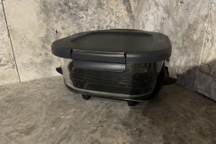 Der kleine Glasbehälter (1,4 Liter) kann dank des mitgelieferten Verschlussdeckels direkt als Transportgefäß für zubereitete Speisen genutzt werden. (Foto: Testsieger.de)