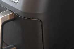 Der Verrbeitung ist insgesamt ordentlich, allerdings schließt der rechte Korb nicht richtig und es tritt vor allem bei Tiefkühlprodukten Dampf aus. (Foto: Testsieger.de)