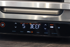 Der große Funktionsumfang zeigt sich schon am dicht gedrängten Bedienfeld (Foto: Testsieger.de)