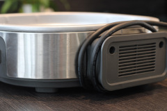 Der Stromverbrauch liegt im normalen Bereich. Das Kabel lässt sich auf der Rückseite aufwickeln. (Foto: Testsieger.de)