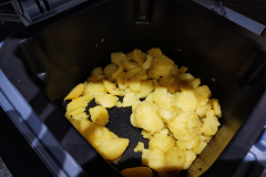 Ninja Speedi Rapid Cooking System & Heißluftfritteuse ON400DE Zubereitung Bratkartoffeln (Foto: Testsieger.de)