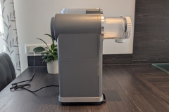 Kompakt für eine Zwei-in-Eins-Maschine: Trotz der Funktionsvielfalt bleibt das Gerät vergleichsweise platzsparend. (Foto: Testsieger.de)