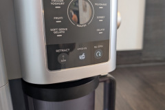 Mit Mix-In lassen sich Zutaten wie Nüsse oder Schokolade einarbeiten, während Re-Spin die Textur noch cremiger macht. (Foto: Testsieger.de)