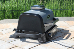 Der Woodfire hat ein sehr stattliches Gewicht. Am besten sucht man sich einen festen Platz für ihn. (Foto: Testsieger.de)