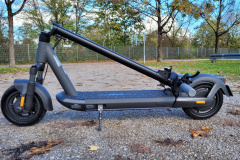 Odys Neo e100 E-Scooter zusammengeklappt