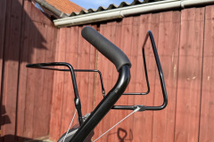 Das Zusammenspiel der Bügel verhindert unbeabsichtigtes Starten zuverlässig und erfüllt den Sicherheitsstandard dieser Klasse. (Foto: Testsieger.de)