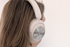 Die CD-texturierten Metallflächen setzen optische Akzente und unterstreichen das moderne Design. (Foto: Testsieger.de)