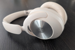 Die Kombination aus Kunststoffgehäuse und Metallapplikation sorgt für einen gelungenen Materialmix. (Foto: Testsieger.de)