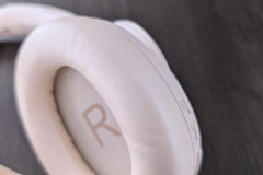 Die weichen Kunstlederpolster mit klarer Kennzeichnung sorgen für guten Halt und angenehmen Sitz im Alltag. (Foto: Testsieger.de)