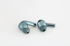 Die Bedienung über die Touch-Stege funktioniert gut. Allerdings sind beide mit den gleichen Funktionen belegt. (Foto: Testsieger.de)