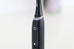 Oral-B iO Series 10 Elektrische Zahnbürste Nahansicht SmartRing und Display