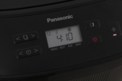 Über das Display und die Tasten klappt die Bedienung gut. Die Anleitung könnte aber ausführlicher sein. (Foto: Testsieger.de)