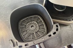 Nahaufnahme des Garkorbs von Oben, der die Verarbeitung zeigt (Foto: Testsieger.de)