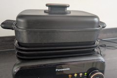 Platzsparend verstaut: Alle Einsätze lassen sich sauber ineinander stapeln und machen den Multikocher besonders alltagstauglich. (Foto: Testsieger.de)