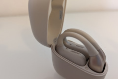 Kompakt und aufgeräumt: Im Inneren des Ladecase sitzen die Ohrhörer passgenau. (Foto: Testsieger.de)