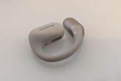 Akustisch clever: Die offene Bauweise sorgt für ein luftiges Klangbild und ermöglicht gleichzeitig, die Umwelt im Blick zu behalten. (Foto: Testsieger.de)